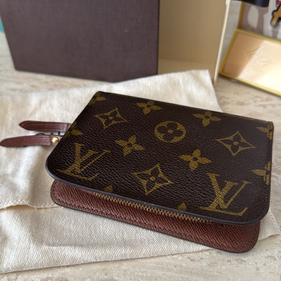 Like New Louis Vuitton Monogram Vintage 2011 Small Wallet with Brass Hardware - Picture 11 of 11